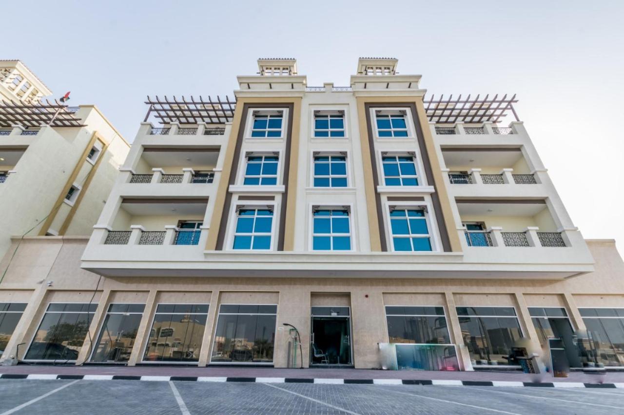 Cozy Rooms And Small Partitions For Men Guests In Dubai Esterno foto