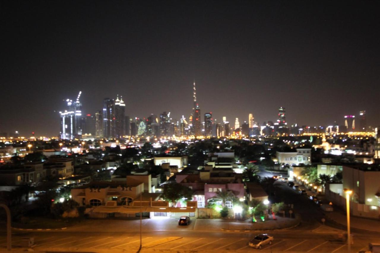 Cozy Rooms And Small Partitions For Men Guests In Dubai Esterno foto