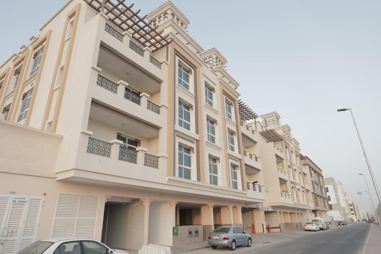 Cozy Rooms And Small Partitions For Men Guests In Dubai Esterno foto