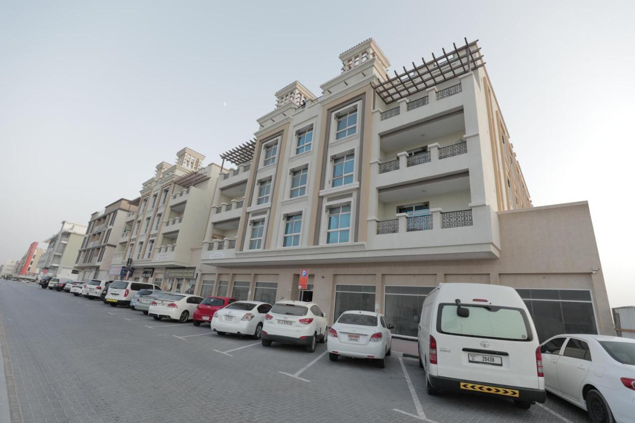 Cozy Rooms And Small Partitions For Men Guests In Dubai Esterno foto
