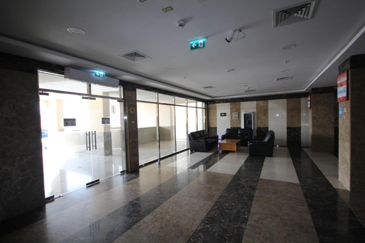 Cozy Rooms And Small Partitions For Men Guests In Dubai Esterno foto