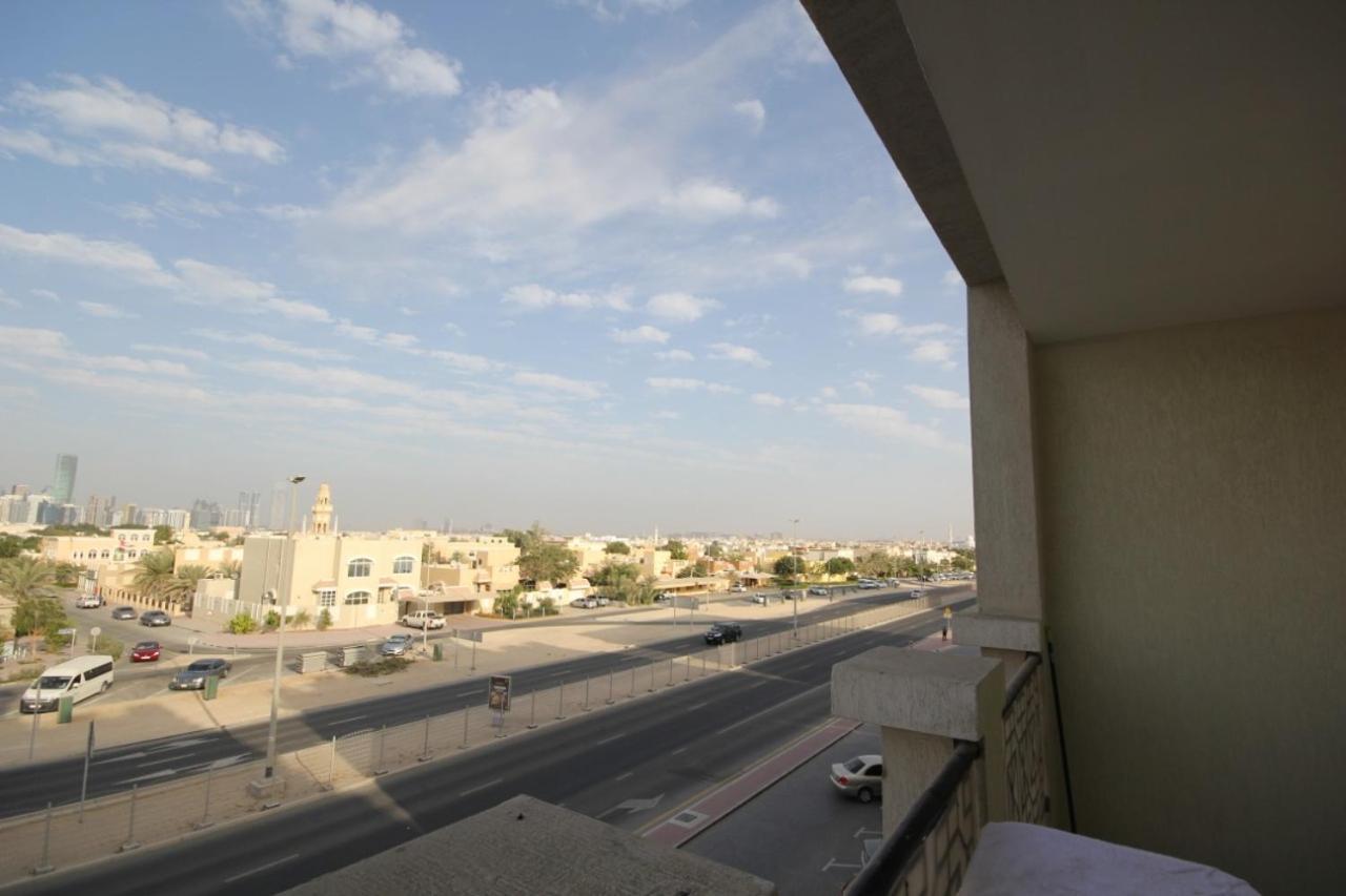 Cozy Rooms And Small Partitions For Men Guests In Dubai Esterno foto